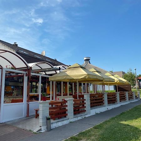 Kiskakas Etterem Hotel Zalaegerszeg Bagian luar foto