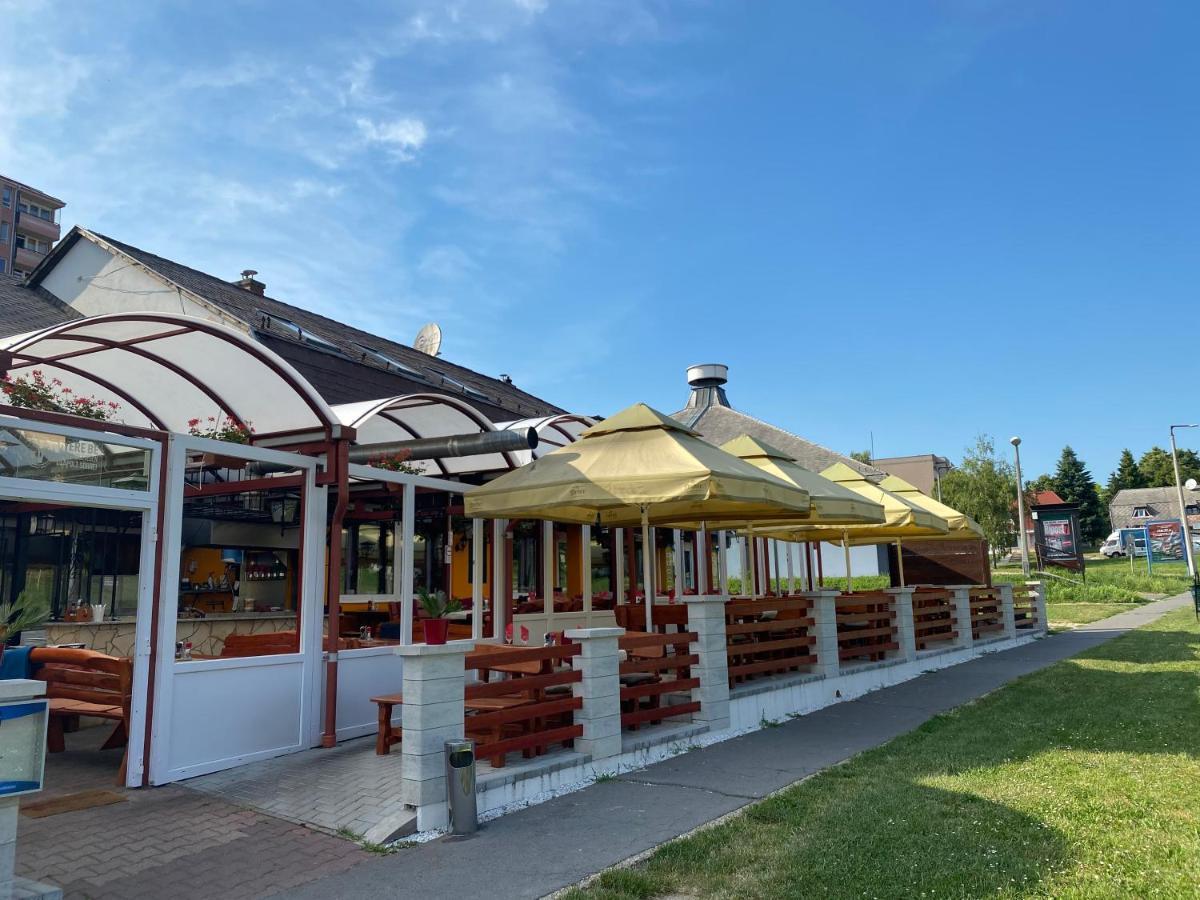 Kiskakas Etterem Hotel Zalaegerszeg Bagian luar foto