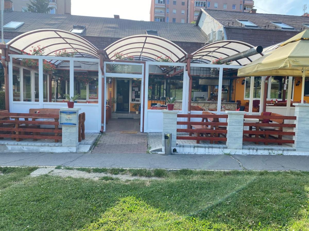 Kiskakas Etterem Hotel Zalaegerszeg Bagian luar foto