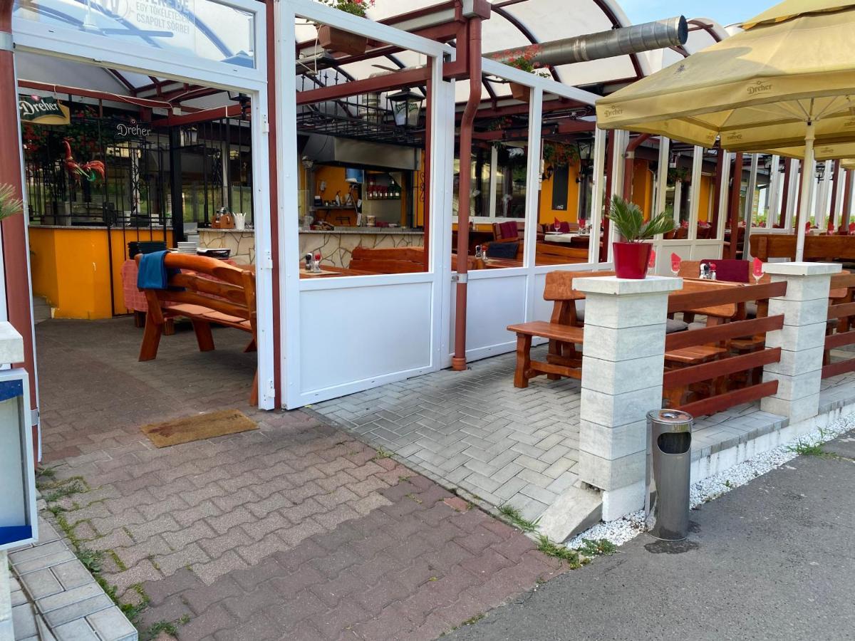 Kiskakas Etterem Hotel Zalaegerszeg Bagian luar foto