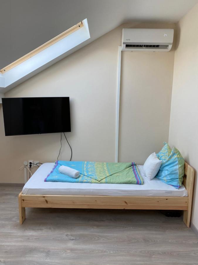Kiskakas Etterem Hotel Zalaegerszeg Bagian luar foto