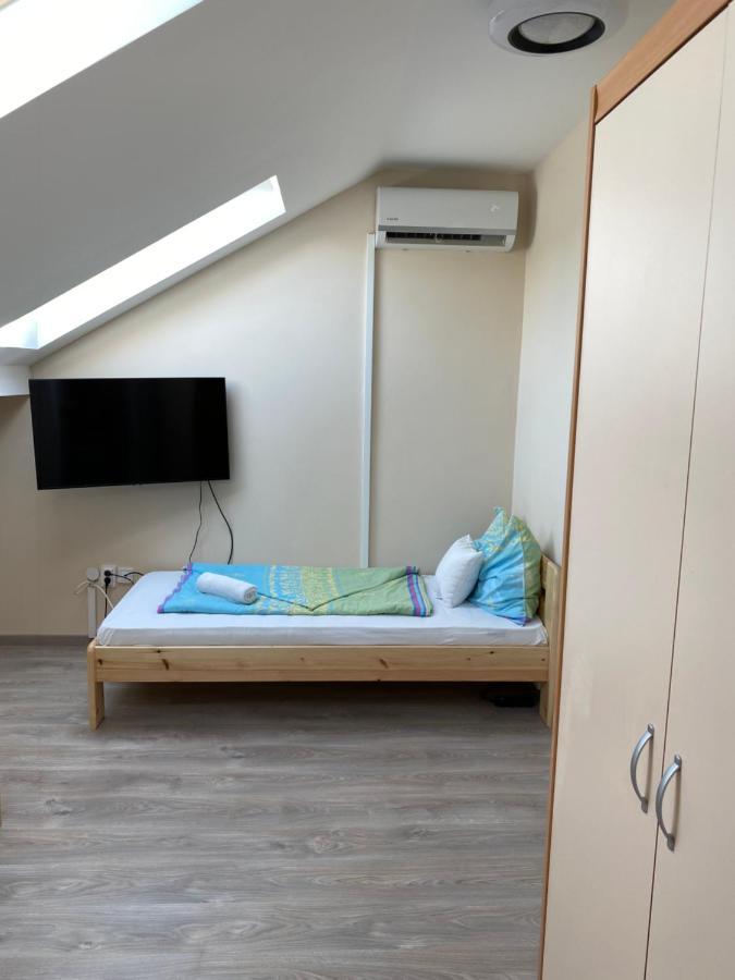 Kiskakas Etterem Hotel Zalaegerszeg Bagian luar foto