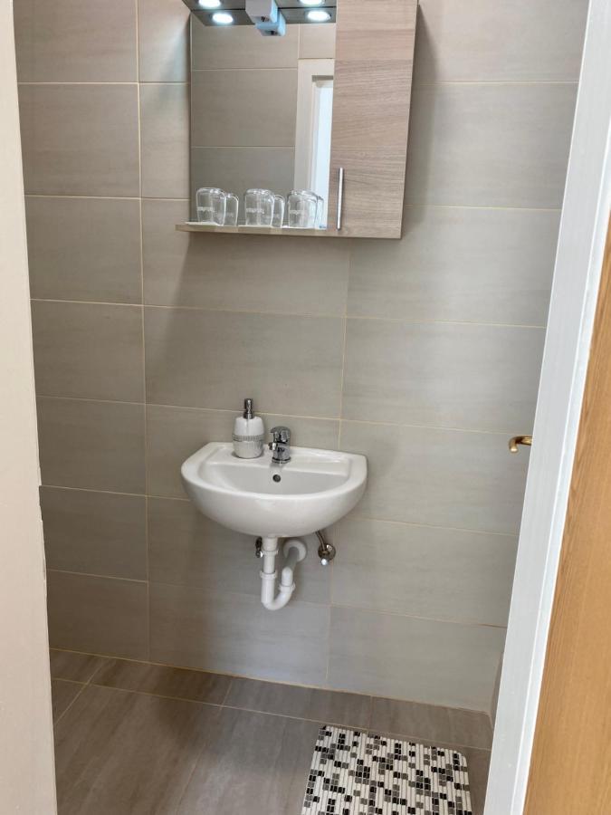 Kiskakas Etterem Hotel Zalaegerszeg Bagian luar foto