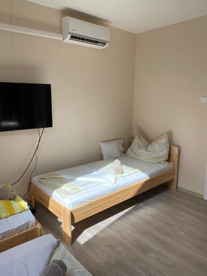 Kiskakas Etterem Hotel Zalaegerszeg Bagian luar foto