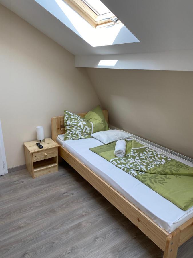 Kiskakas Etterem Hotel Zalaegerszeg Bagian luar foto