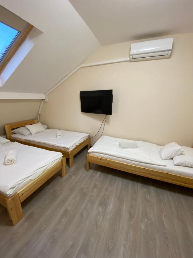 Kiskakas Etterem Hotel Zalaegerszeg Bagian luar foto