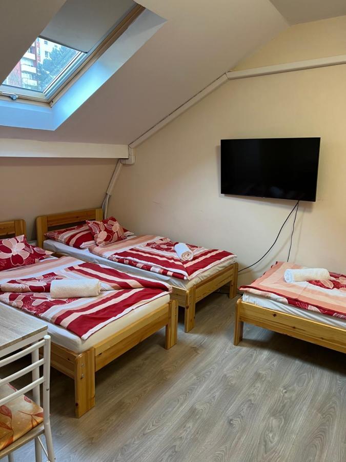Kiskakas Etterem Hotel Zalaegerszeg Bagian luar foto