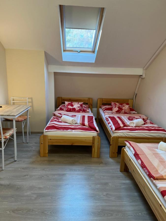 Kiskakas Etterem Hotel Zalaegerszeg Bagian luar foto
